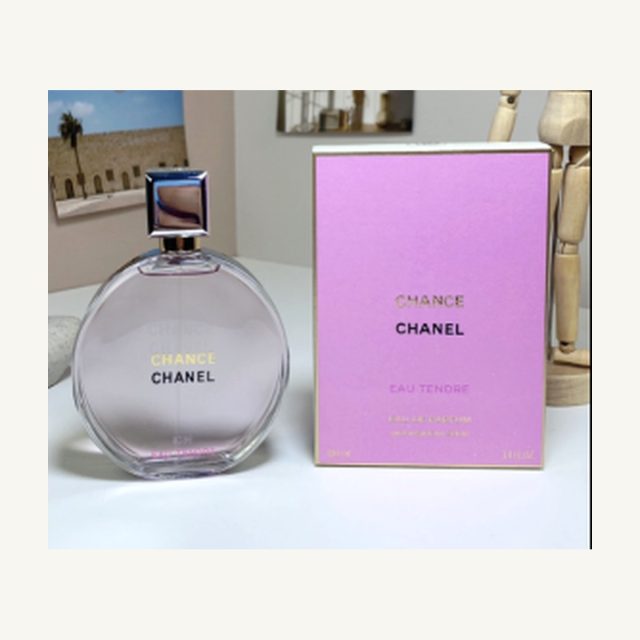 CHANEL Chance Eau Tendre 100ml 香水瓶与粉色包装盒